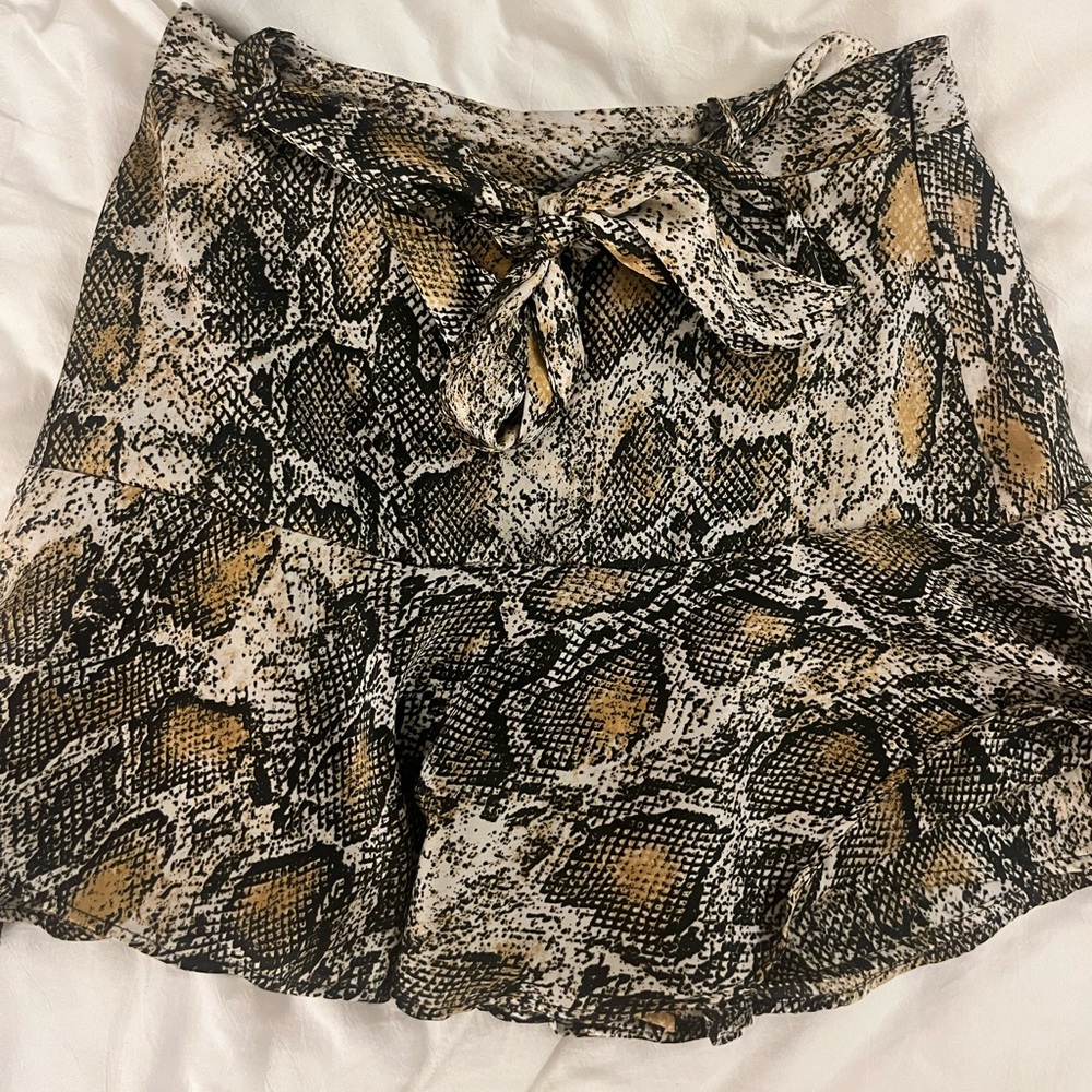 Leopard skort from Zara, removable tie belt. Great for game days!